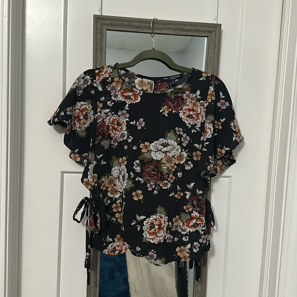 One Love Clothing LA black floral shorter short sleeved shirt size small!